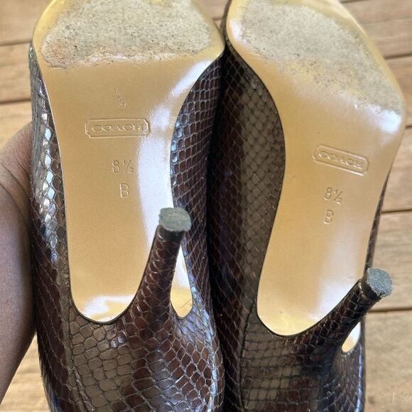 Coach Snakeskin Chocolate Brown Pumps 8.5 - Picture 9 of 10